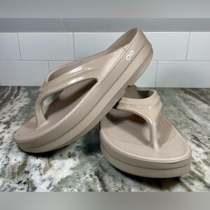 OOFOS OOmega OOlala Sandals Womens Sz 10 Flip Flop Nomad Thong Platform Recovery